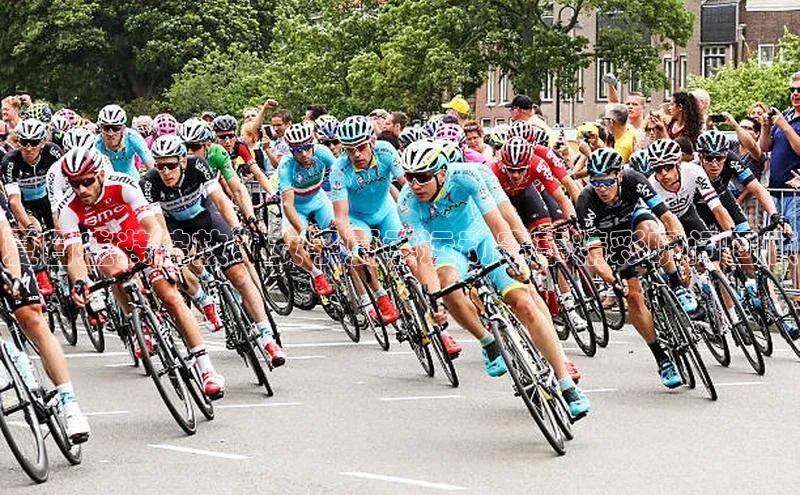 夏日盛装绽放：女子夏季运动赛事精彩瞬间回顾